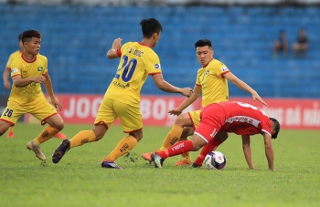 Toàn đội SLNA cách ly tập trung, vòng 13 V-League 2021 hoãn vô thời hạn