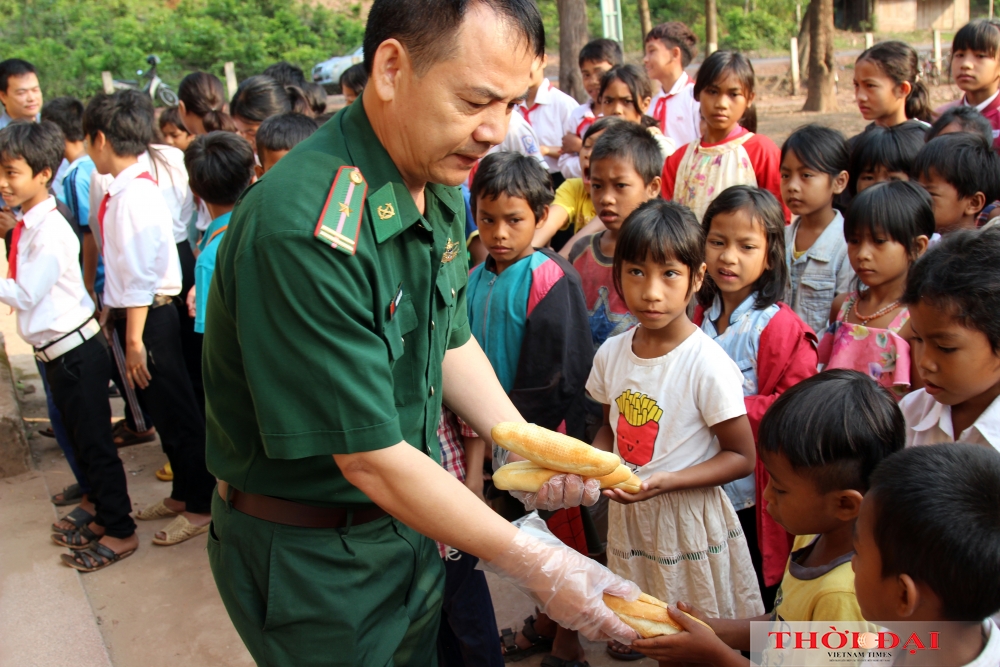 Em lớn lên cùng bánh mì bộ đội