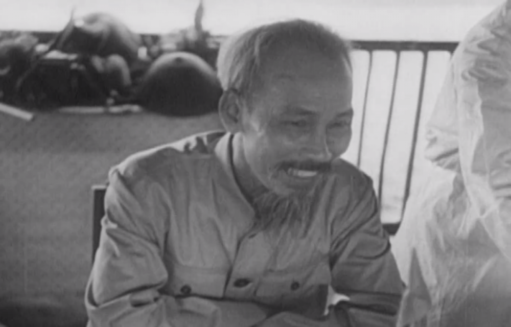 Đoạn video quý giá Chủ tịch Hồ Chí Minh đón tiếp các nhà báo quốc tế