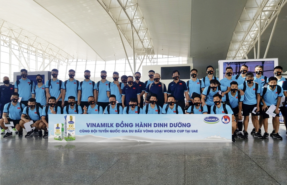 Hình 4: Sản phẩm Vinamilk đồng hành cùng đội tuyển khi tham gia du đấu tại UAE.