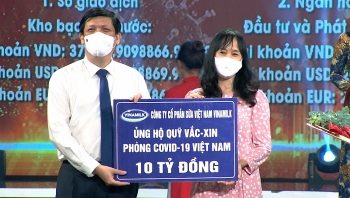 Vinamilk tiếp tục đồng hành với Chính phủ, ủng hộ 10 tỷ đồng vào quỹ vaccine phòng COVID-19