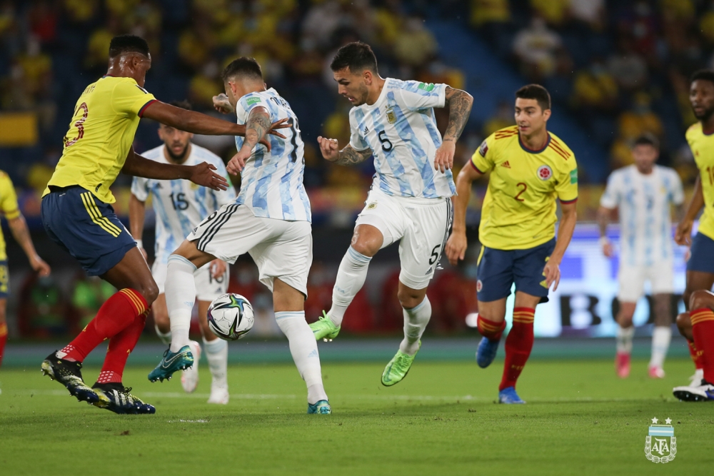 Bị Colombia gỡ hòa phút cuối, Argentina lâm nguy ở vòng loại World Cup 2022