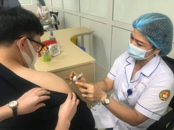 Việt Nam hoàn tất 1.000 mũi đầu tiên thử nghiệm giai đoạn 3 vắc xin COVID-19 Nano Covax