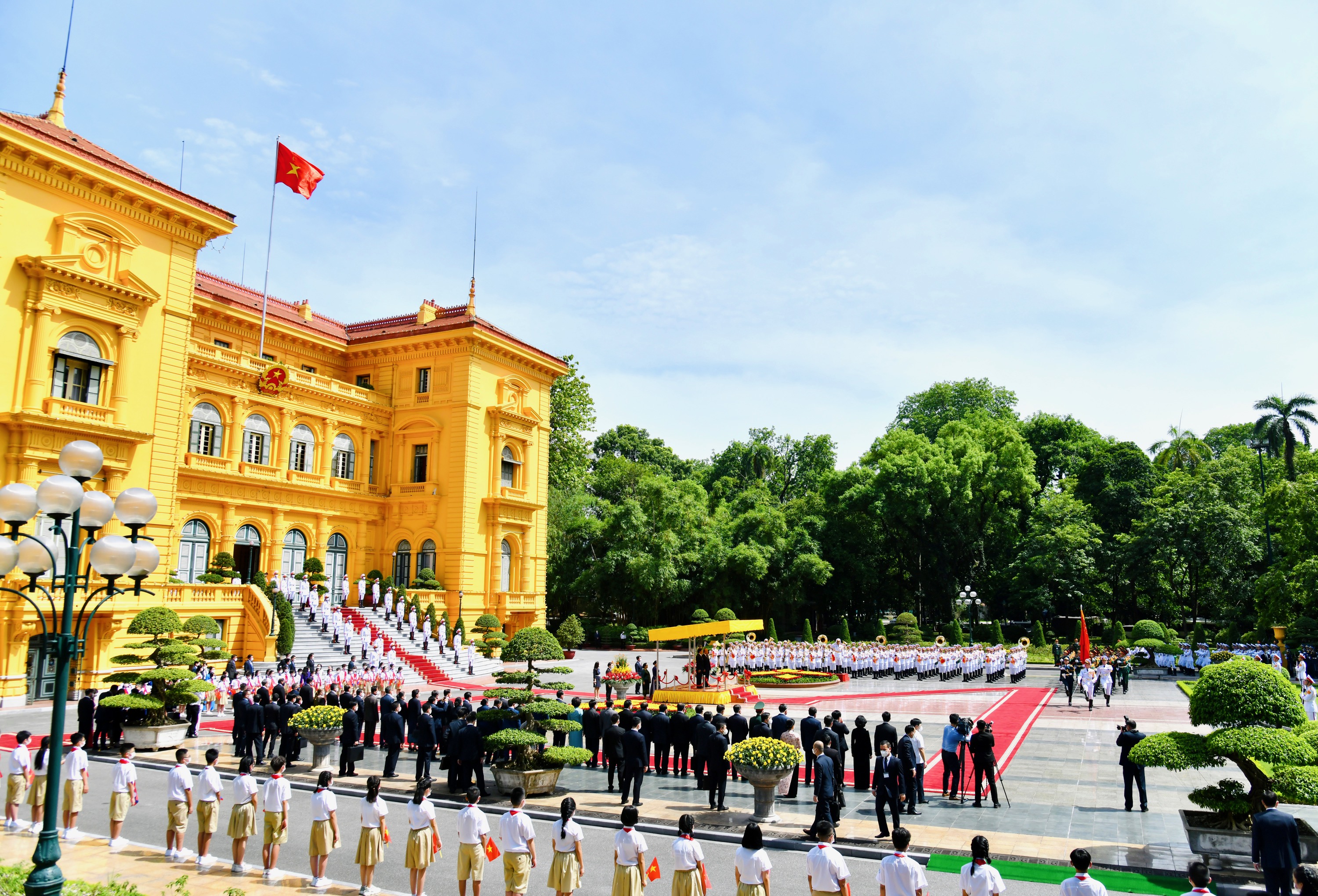 Chủ tịch nước Nguyễn Xuân Phúc chủ trì Lễ đón Tổng Bí thư, Chủ tịch nước Lào