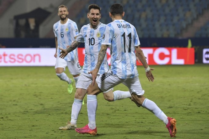 Argentina thắng đậm Ecuador ở tứ kết