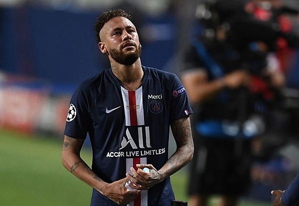 Thua Bayern ở trận chung kết C1, Neymar ôm mặt khóc nấc Thua Bayern ở trận chung kết C1, Neymar ôm mặt khóc nấc