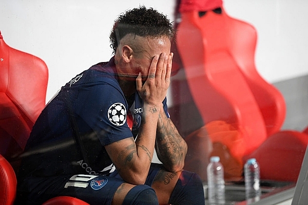 Thua Bayern ở trận chung kết C1, Neymar ôm mặt khóc nấc Thua Bayern ở trận chung kết C1, Neymar ôm mặt khóc nấc
