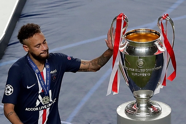 Thua Bayern ở trận chung kết C1, Neymar ôm mặt khóc nấc Thua Bayern ở trận chung kết C1, Neymar ôm mặt khóc nấc