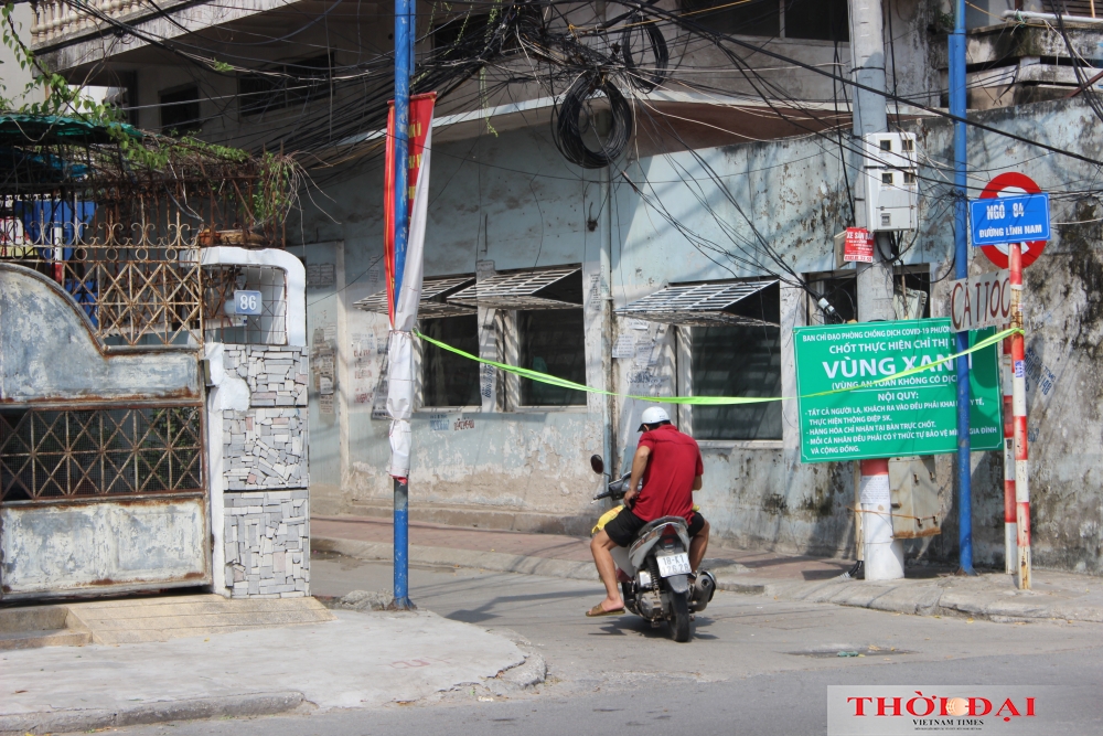Cận cảnh chốt 'vùng xanh' ngăn dịch ở quận Hoàng Mai - Hà Nội