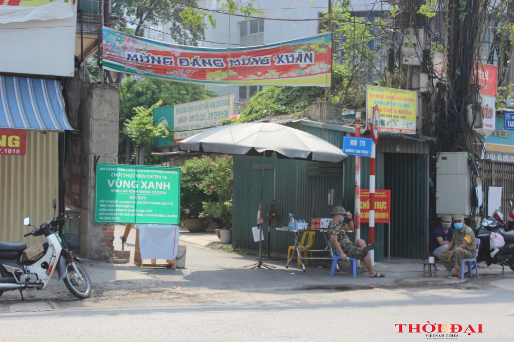 Cận cảnh chốt 'vùng xanh' ngăn dịch ở quận Hoàng Mai - Hà Nội