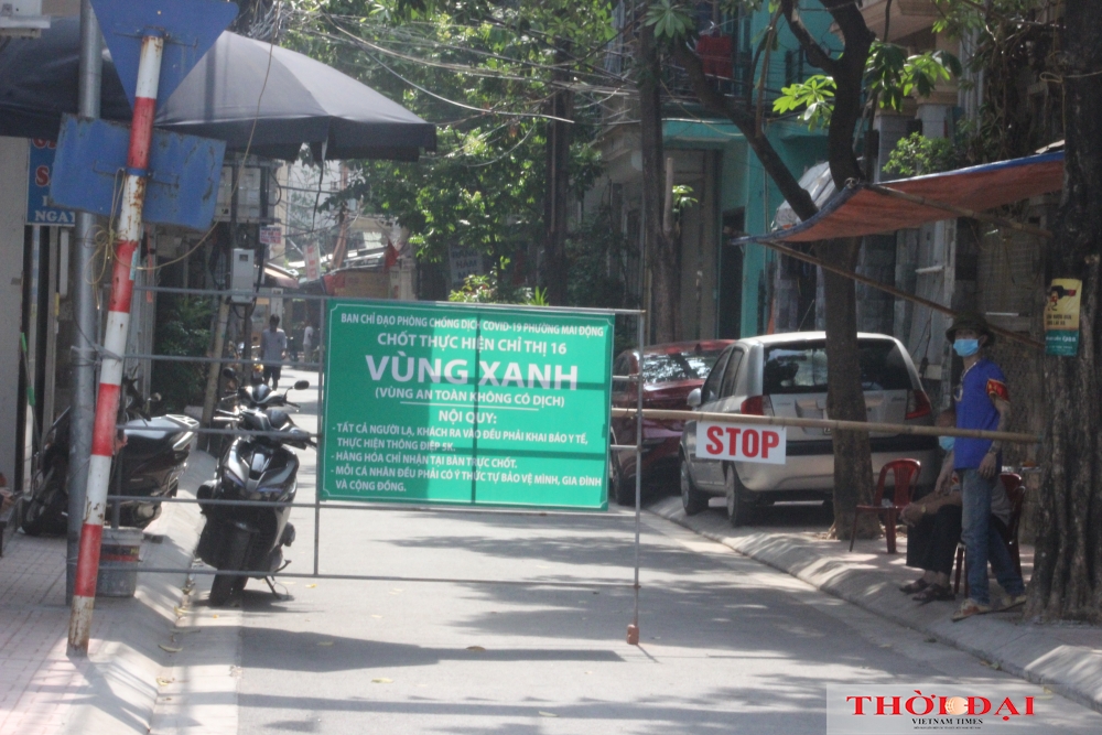 Cận cảnh chốt 'vùng xanh' ngăn dịch ở quận Hoàng Mai - Hà Nội