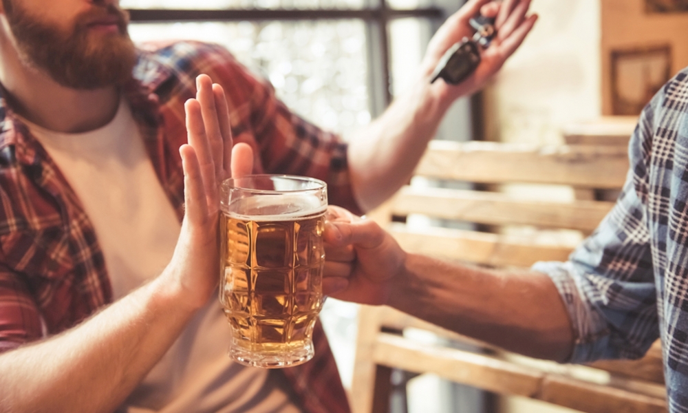 Xúi giục, ép người khác uống rượu, bia sẽ bị phạt đến 3 triệu đồng