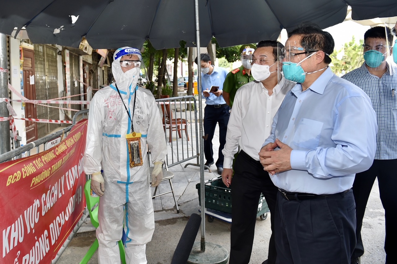 Thủ tướng kiểm tra ổ dịch nóng bỏng nhất, yêu cầu Hà Nội cần tăng cường giãn cách xã hội