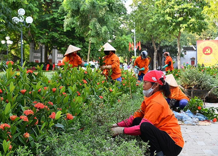 Hà Nội rực rỡ cờ hoa chào mừng ngày Giải phóng Thủ đô 10/10