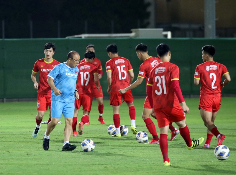 Trung vệ Thành Chung tự tin sẽ hóa giải tiền đạo nhập tịch của tuyển Trung Quốc