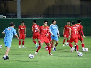 Trung vệ Thành Chung tự tin sẽ hóa giải tiền đạo nhập tịch của tuyển Trung Quốc