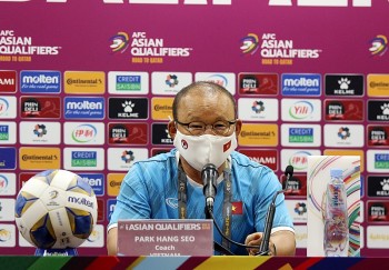 HLV Park Hang-seo nói về sai sót nơi hàng thủ trong trận thua Trung Quốc