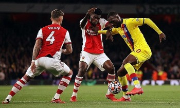 Thoát thua trước Crystal Palace, Arsenal chưa đuổi kịp MU