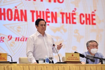 tap trung vao nhung giai phap trong tam trong dau tu hoan thien the che