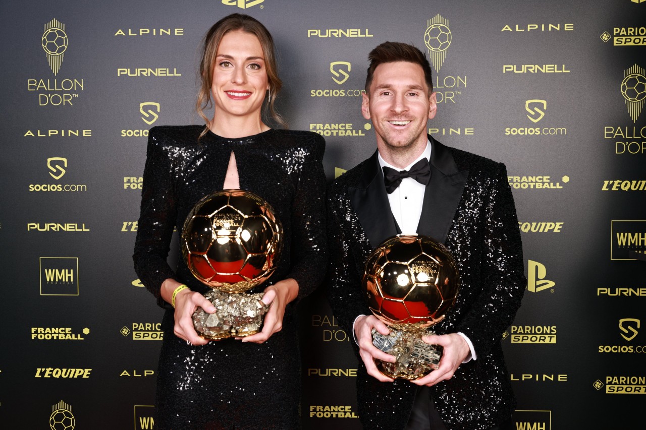 Vượt qua Ronaldo, Lionel Messi giành Quả bóng vàng 2021