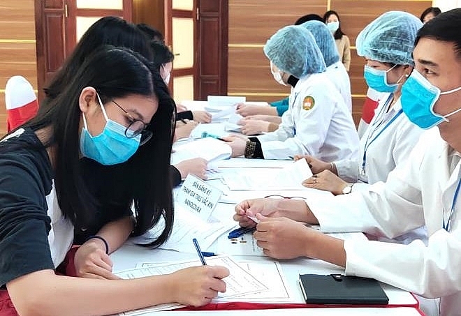 Thêm 17 người được tiêm thử nghiệm vaccine Covid-19 Việt Nam