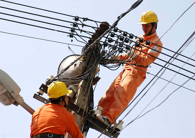 An toàn lao động là nội dung được coi trọng hàng đầu của ngành điện