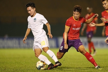 tin tuc bong da viet nam ngay 2912 kiatisak bat luc nhin hagl bai tran truoc binh duong