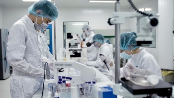 Thúc đẩy sản xuất vaccine, trang thiết bị, thuốc điều trị COVID-19 trong nước Thúc đẩy sản xuất vaccine, trang thiết bị, thuốc điều trị COVID-19 trong nước