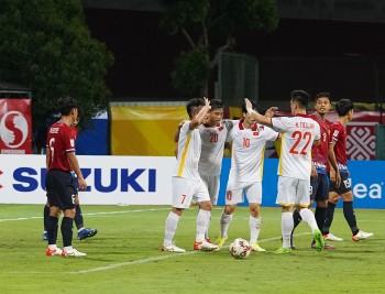 Văn Thanh sút hỏng 11 mét, ĐT Việt Nam vẫn khởi đầu AFF Cup 2020 ấn tượng