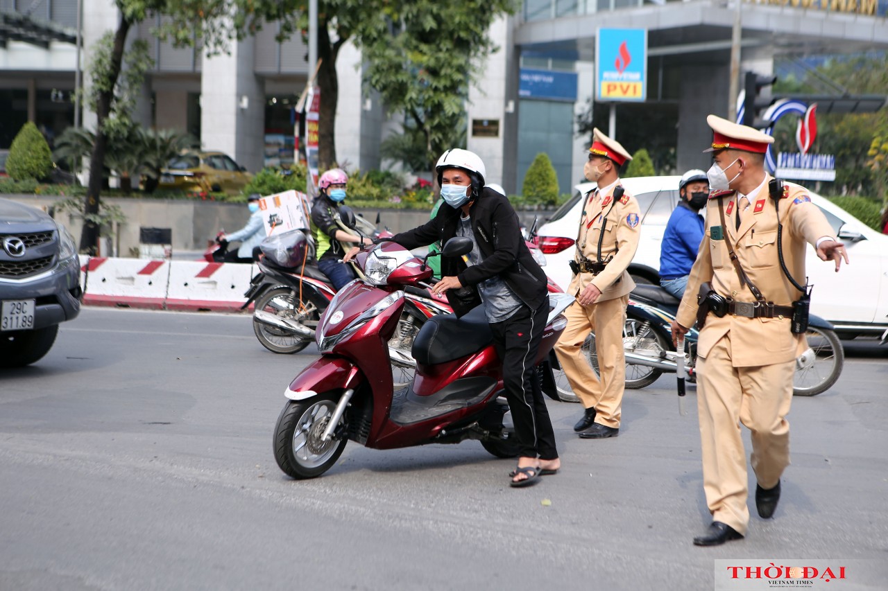 CSGT Hà Nội: "Đón lõng", mạnh tay xử lý “ma men” vượt địa bàn đi… uống rượu