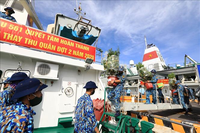 Gói ghém "Tết" gửi Trường Sa