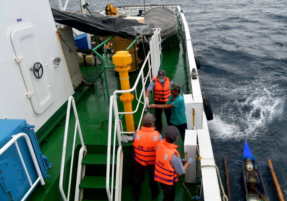 Các ngư dân gặp nạn của Philippines được hướng dẫn và thực hiện đầy đủ các biện pháp phòng dịch Covid-19