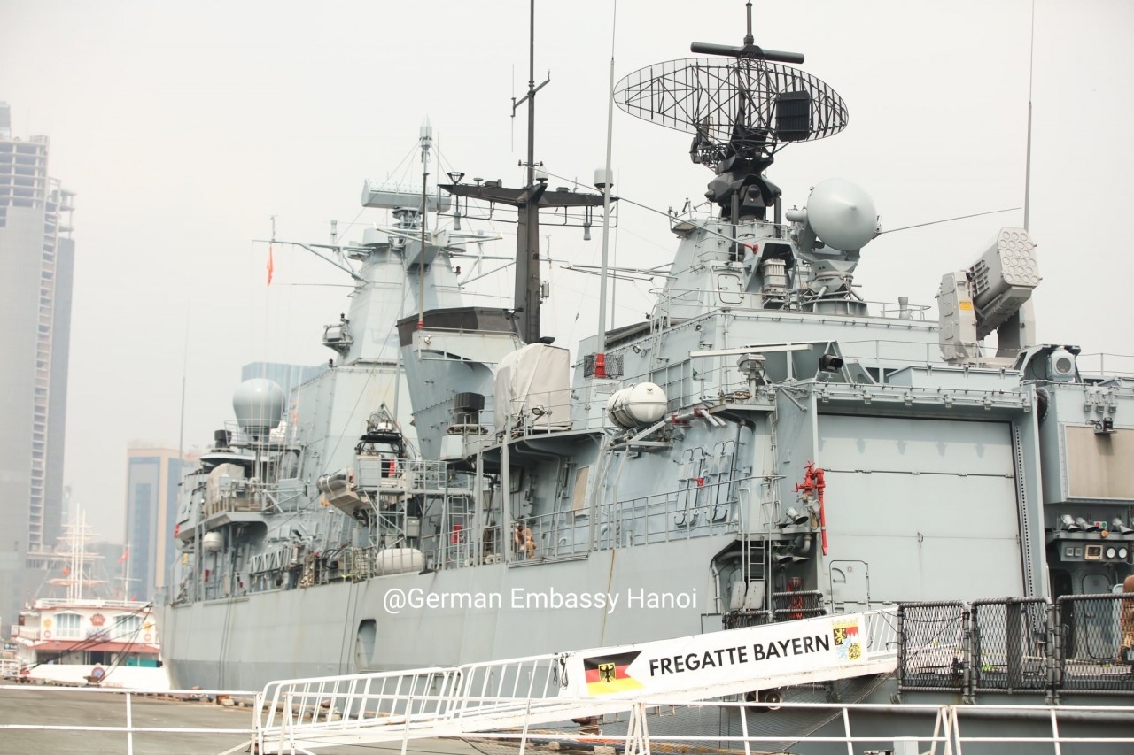 Ngắm tàu Hải quân Đức lần đầu tới thăm Việt Nam - Báo Công an Nhân dân điện tử