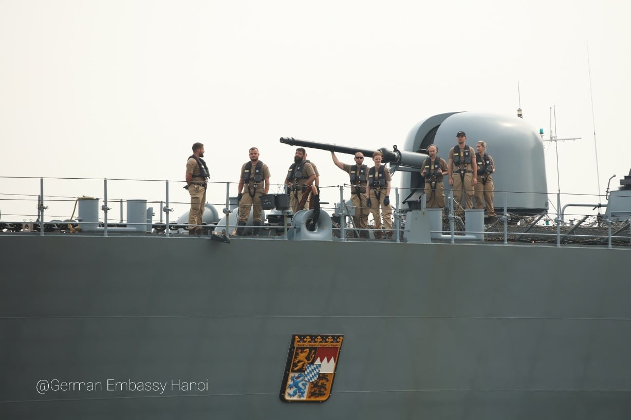Ngắm tàu Hải quân Đức lần đầu tới thăm Việt Nam - Báo Công an Nhân dân điện tử