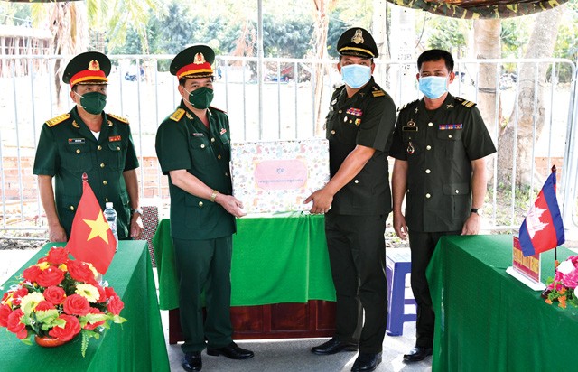 Tiểu khu Quân sự tỉnh BanTeay Meanchey (Campuchia) thăm, chúc Tết Bộ Chỉ huy Quân sự tỉnh Đồng Tháp