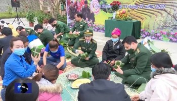 Tặng quà đồng bào dân tộc thiểu số khu vực biên giới tỉnh Thanh Hoá