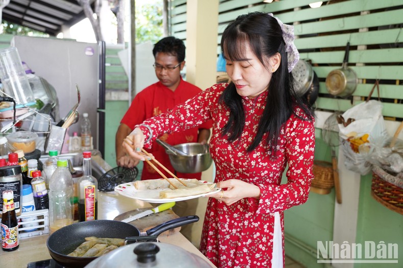 Giữ gìn truyền thống Tết trong gia đình người Việt ở Thái Lan ảnh 1