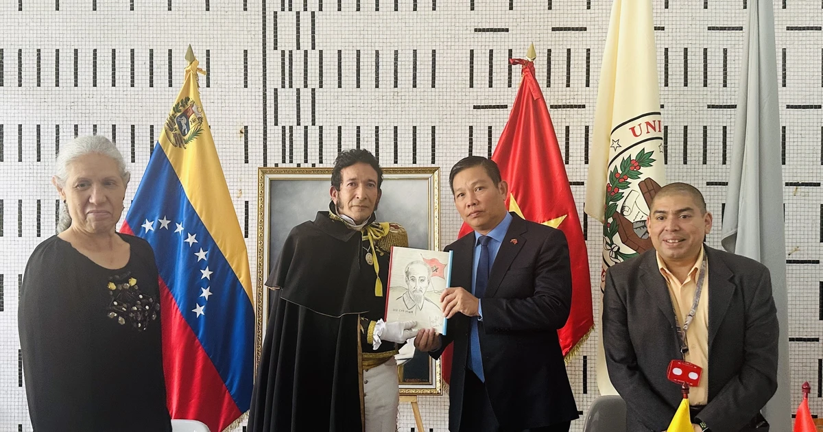 hoc gia venezuela danh gia cao thanh tuu cua dang cong san viet nam