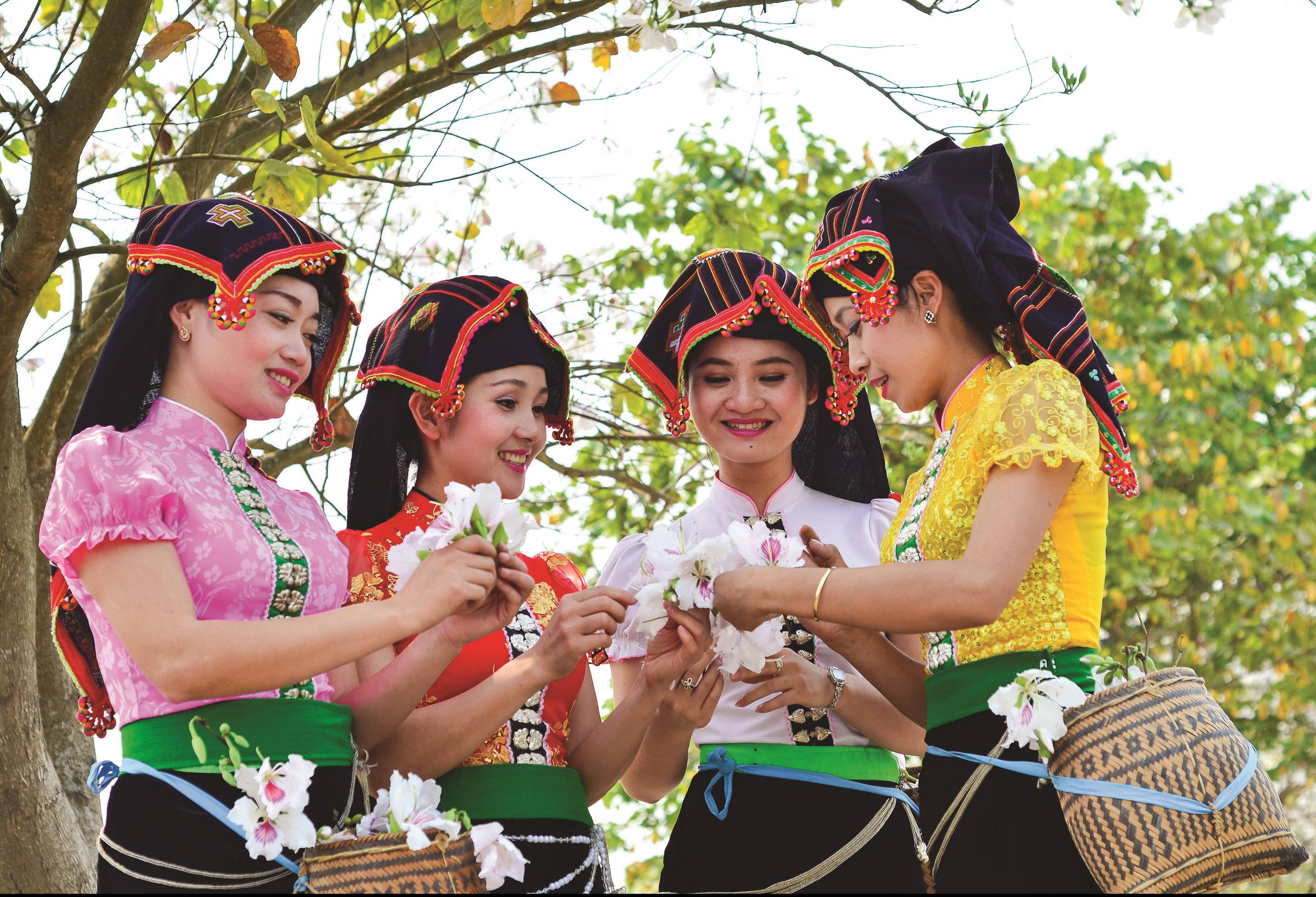 Phụ nữ Thái vẫn lưu giữ được những nét văn hóa trong sinh hoạt hàng ngày.