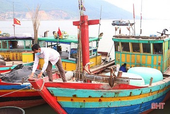 Hà Tĩnh cấp 965 giấy phép khai thác thủy sản cho ngư dân