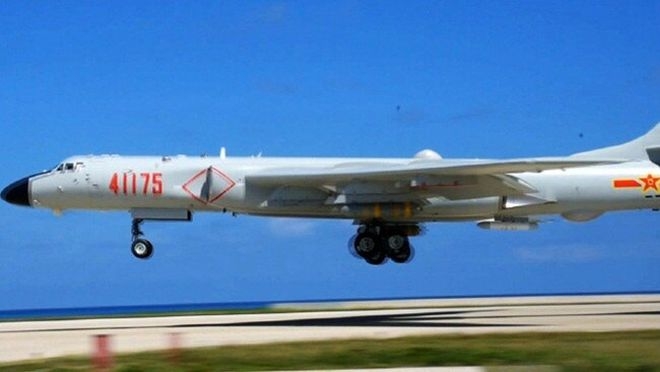 Oanh tạc cơ H-6 trong một lần hạ cánh phi pháp xuống đảo Phú Lâm ẢNH: CHINA DAILY