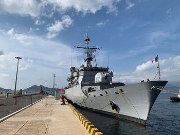 Tàu chiến Pháp cập cảng Cam Ranh, thăm Việt Nam 4 ngày