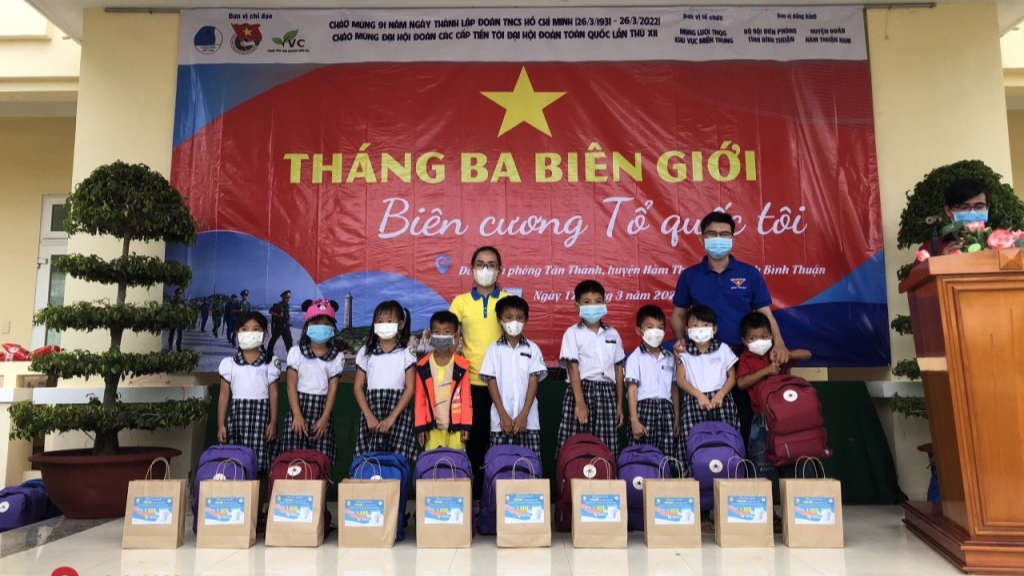 Chăm lo đối tượng dân tộc thiểu số đang sinh sống tại các địa bàn biên giới Chăm lo đối tượng dân tộc thiểu số đang sinh sống tại các địa bàn biên giới