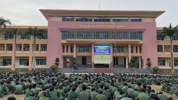 6.000 sinh viên thuộc Đại học Quốc gia TP. Hồ Chí Minh nghe thông tin về biển, đảo