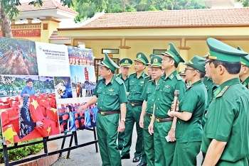 Trưng bày ảnh nghệ thuật: “Tự hào một dải biên cương”