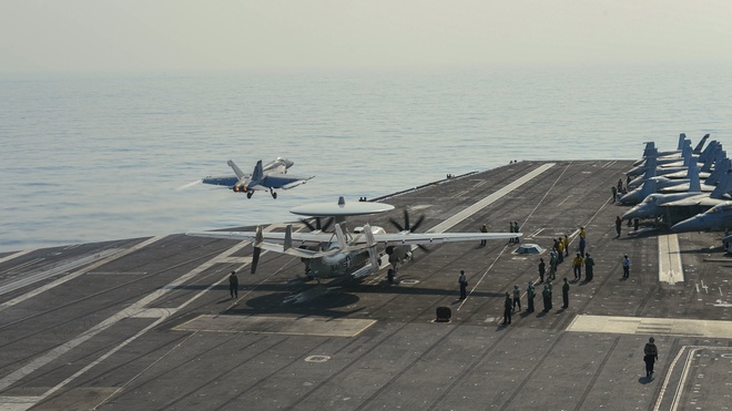 Chiến đấu cơ F/A-18E xuất kích từ tàu USS Theodore Roosevelt ở Biển Đông  ẢNH: US NAVY
