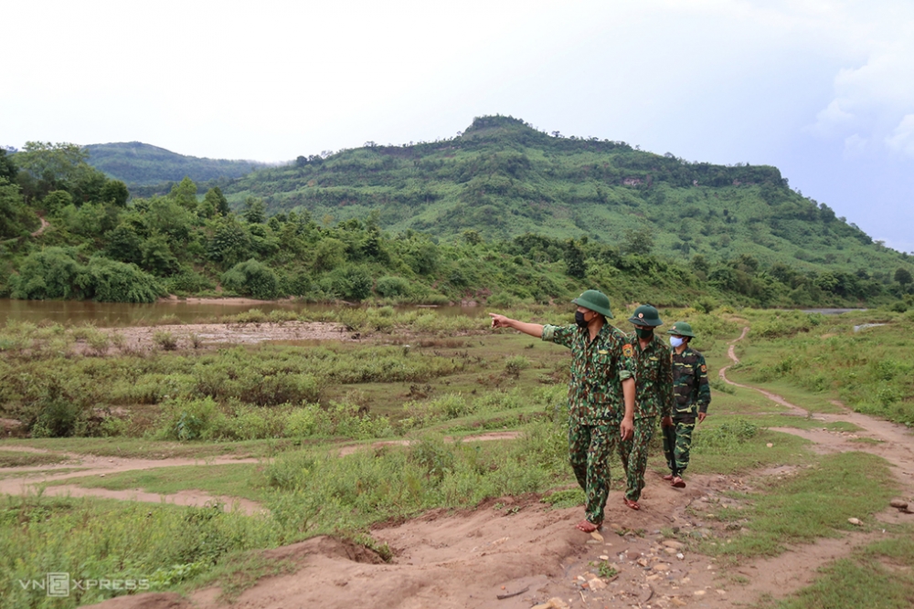 Biên phòng Quảng Trị tuần tra biên giới, ngăn chặn nhập cảnh trái phép. Ảnh: Hoàng Táo