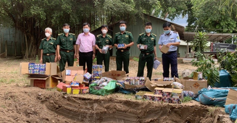 Thu giữ 198 thùng bia nhập lậu qua biên giới về Việt Nam tiêu thụ