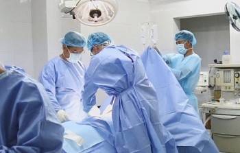 Quân y đảo Trường Sa cấp cứu thành công ngư dân bị viêm ruột thừa cấp Quân y đảo Trường Sa cấp cứu thành công ngư dân bị viêm ruột thừa cấp
