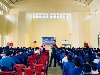 Bồi đắp thêm sự hiểu biết và tình yêu về chủ quyền, biển đảo quê hương cho thế hệ trẻ Bồi đắp thêm sự hiểu biết và tình yêu về chủ quyền, biển đảo quê hương cho thế hệ trẻ